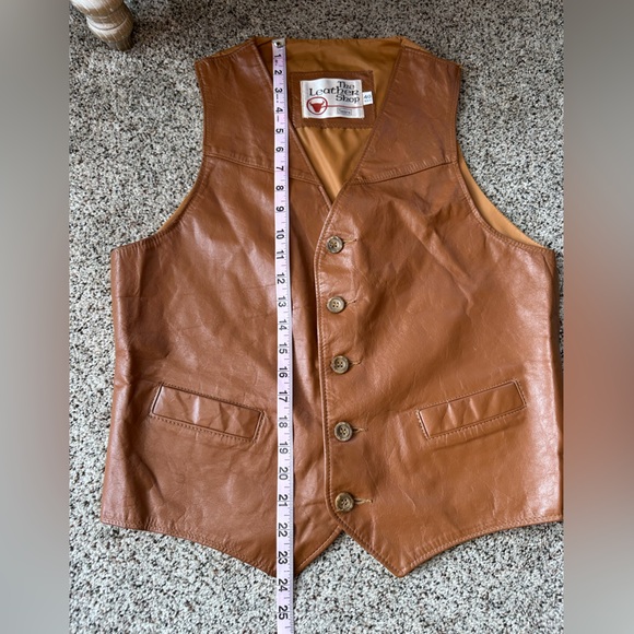 Vintage 70s lightweight  brown leather vest.  Sears brand, men’s size 40 regular - Picture 10 of 13